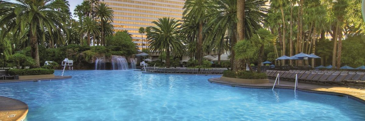 The Mirage & Casino****